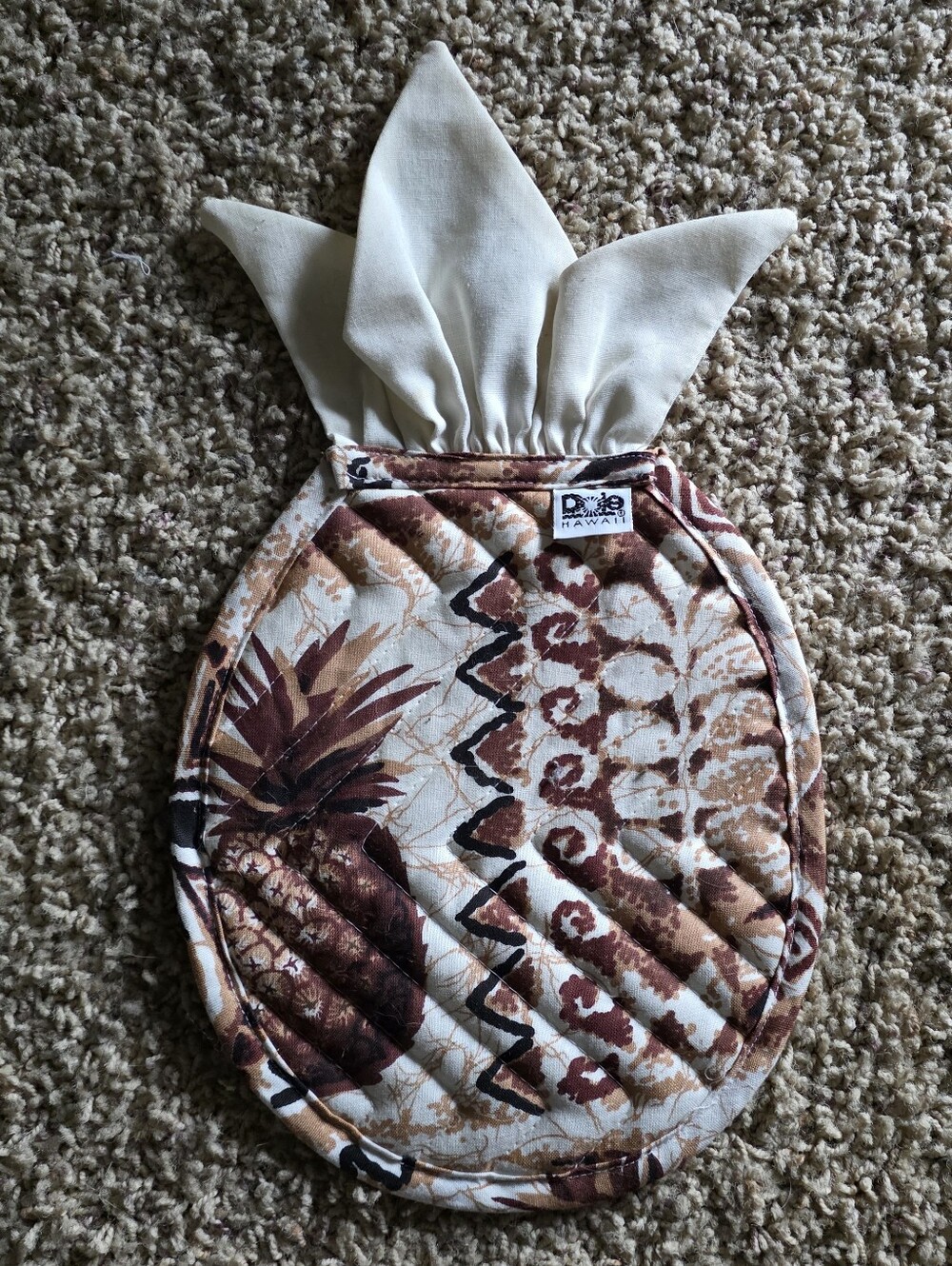 DOLE — Pineapple Quilted Pot Holder - Cream and Brown